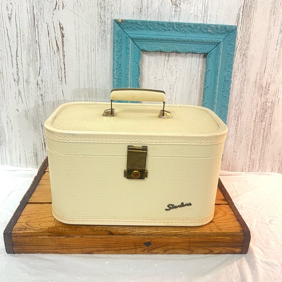 starline Handbags - Vintage traincase star line luggage suitcase off white cream makeup case